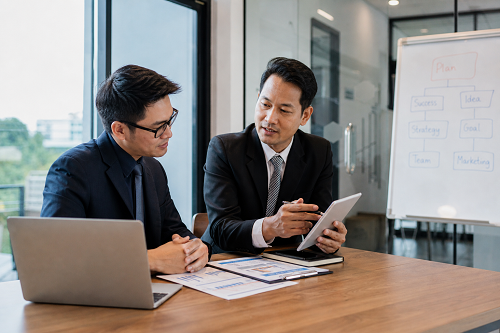 Entrepreneur discussing business growth with mentor